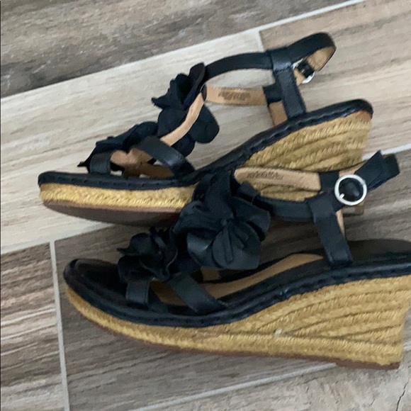 Born Black Flower leather platform! Sz 9 - Picture 3 of 7